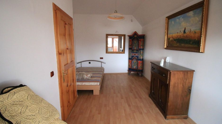 Proprietate deosebita - casa cu curte si livada - Poză 22