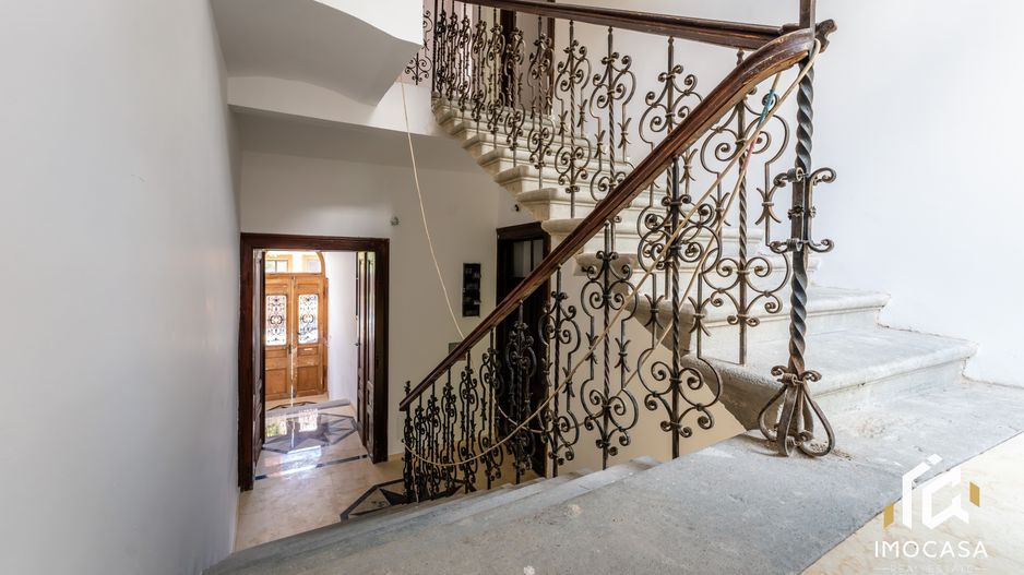 De vanzare Cladire bloc Istoric Central Arad D+P+E+M curte proprie - Poză 11