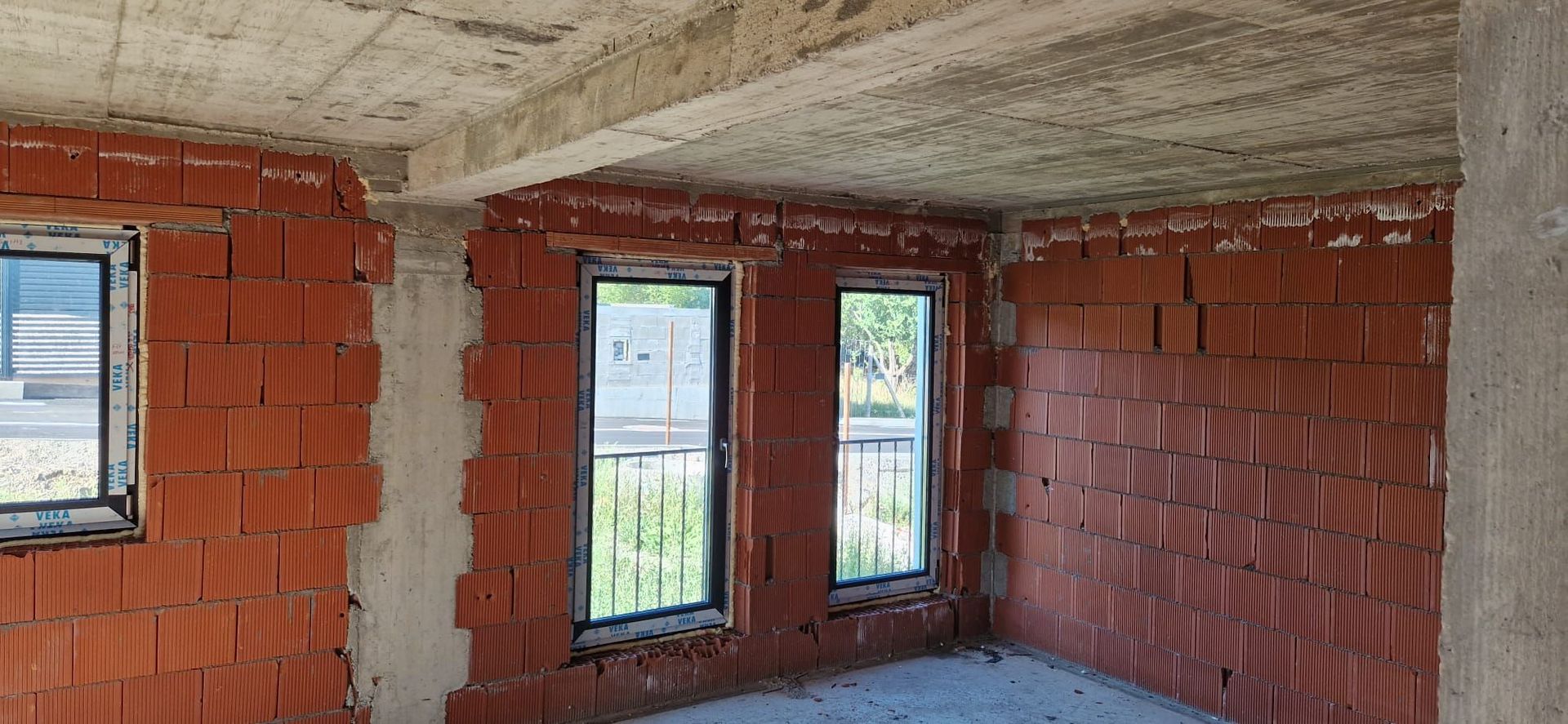 Casa la rosu Falticeni- Cartier Privat - Poză 3