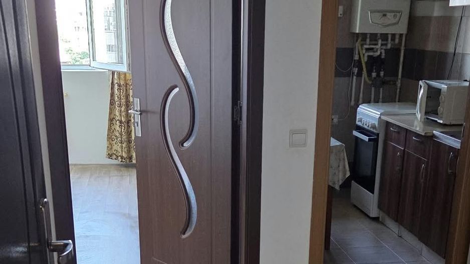 Garsoniera decomandata. Zona Aurel Persu. Cu Centrala proprie. An 2012. - Poză 2
