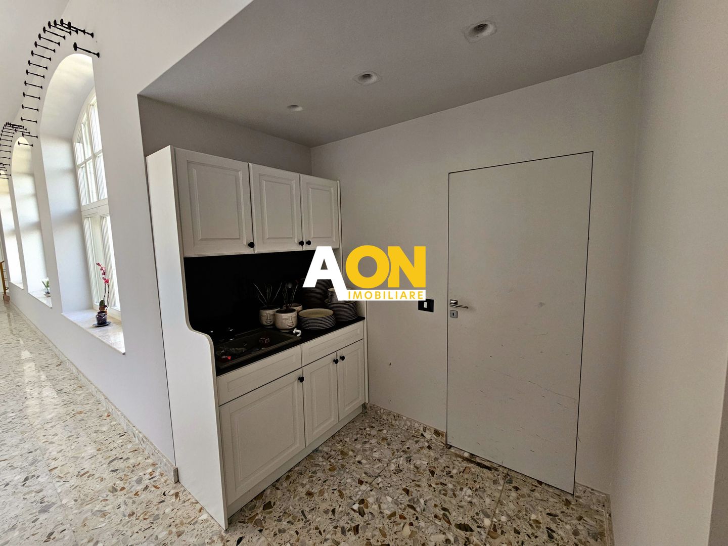 Spatiu de birouri,2 camere, ultracentral, 45 mp - Poză 7