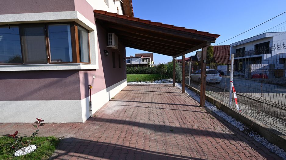 Casă / Vilă cu 4 camere de închiriat în zona Aradului - Poză 17