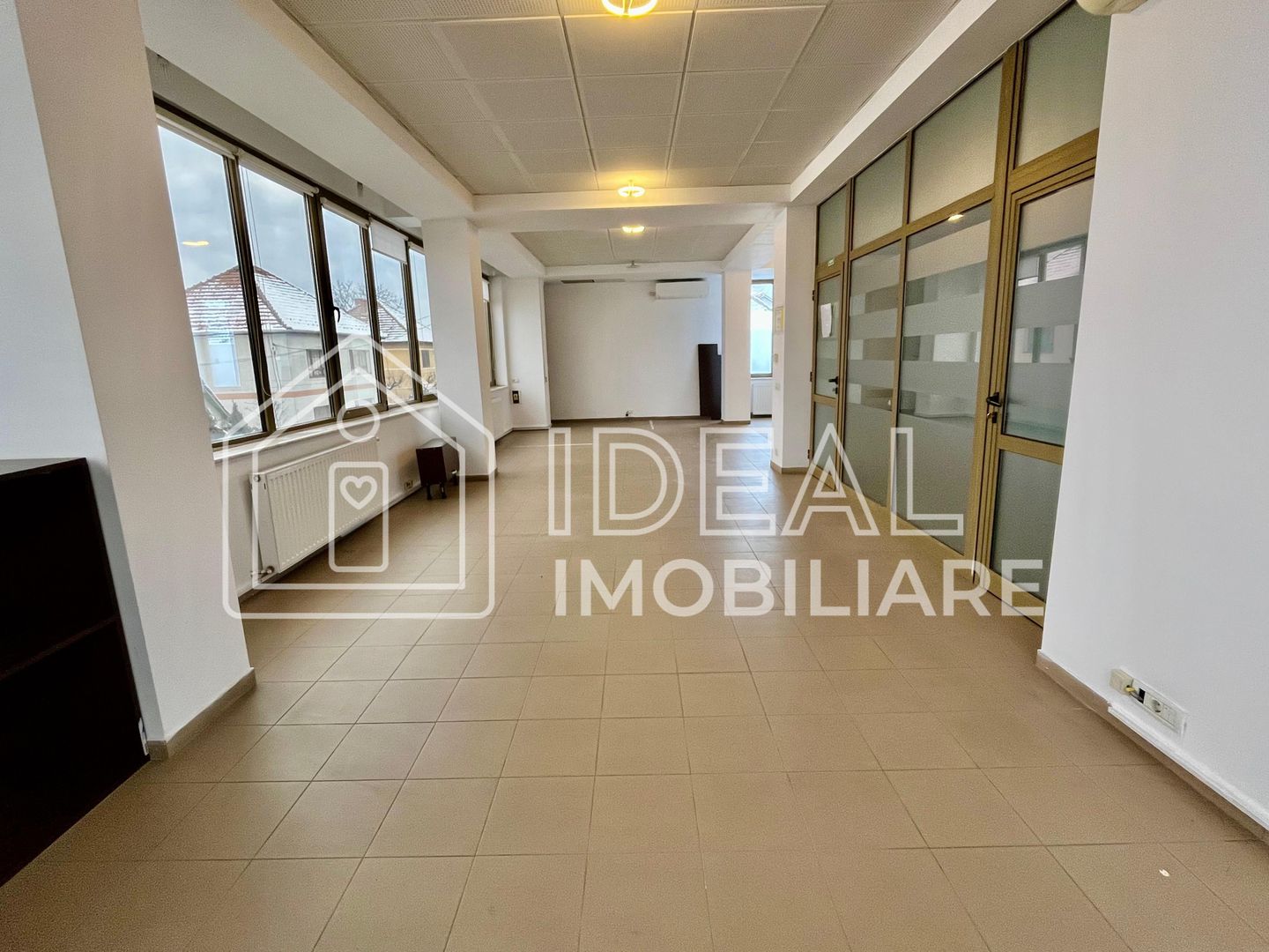 Spatiu de birouri/comercial de închiriat - Poză 2