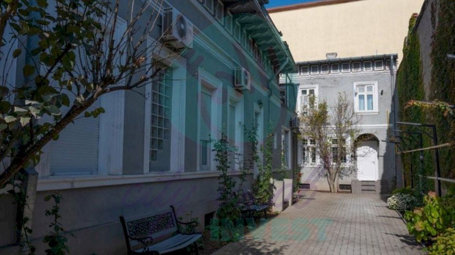 IMOBIL RENOVAT CU CURTE PROPRIE- ROND COSBUC - Poză 1