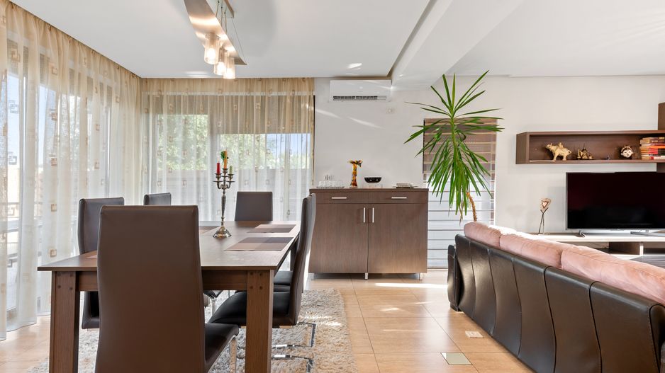 VANZARE Vilă PREMIUM cu 6 camere în zona Central, OTOPENI - Poză 13