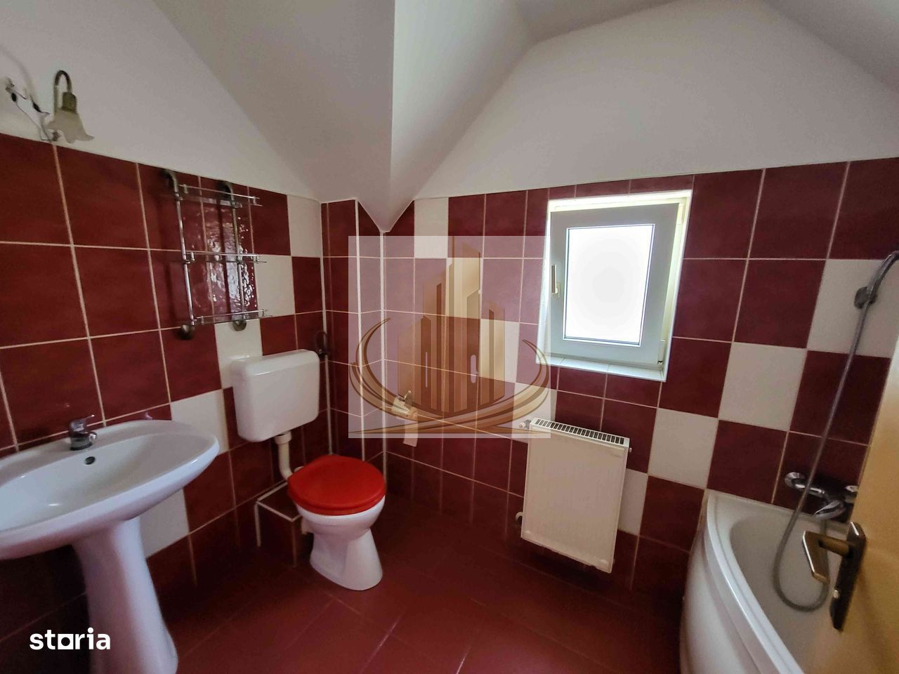Casă spațioasă, versatilă – ideală pentru firmă sau locuință - Poză 12
