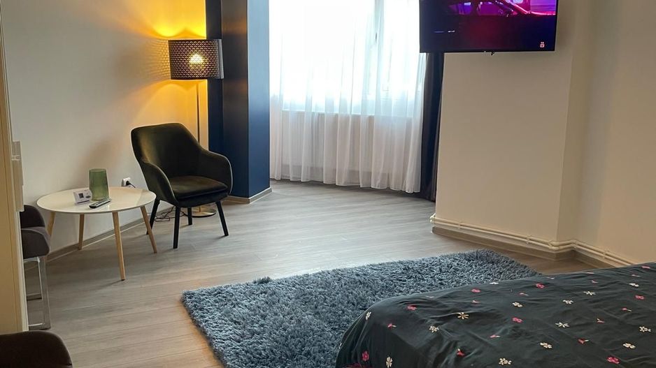 Apartament cu o camera – Faleza Dunarii, langa Union Jack, 44 mp - Poză 1