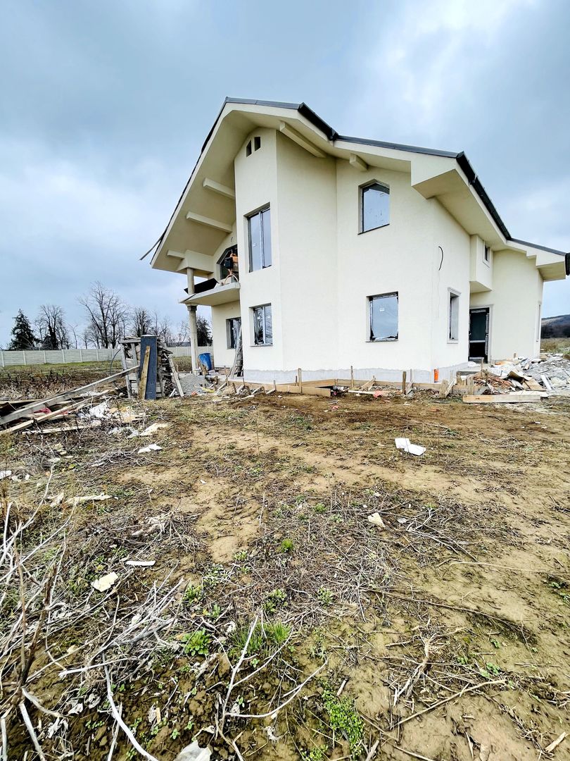 Casă / Vilă cu 5 camere de vânzare în Oncea, Oradea - Poză 1