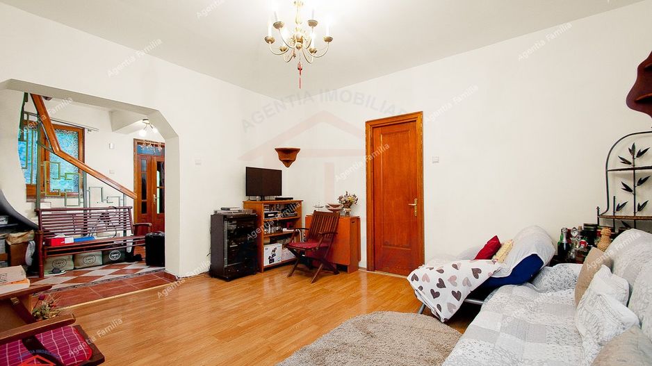 Vila cocheta, situata in centrul istoric al orasului - Poză 5