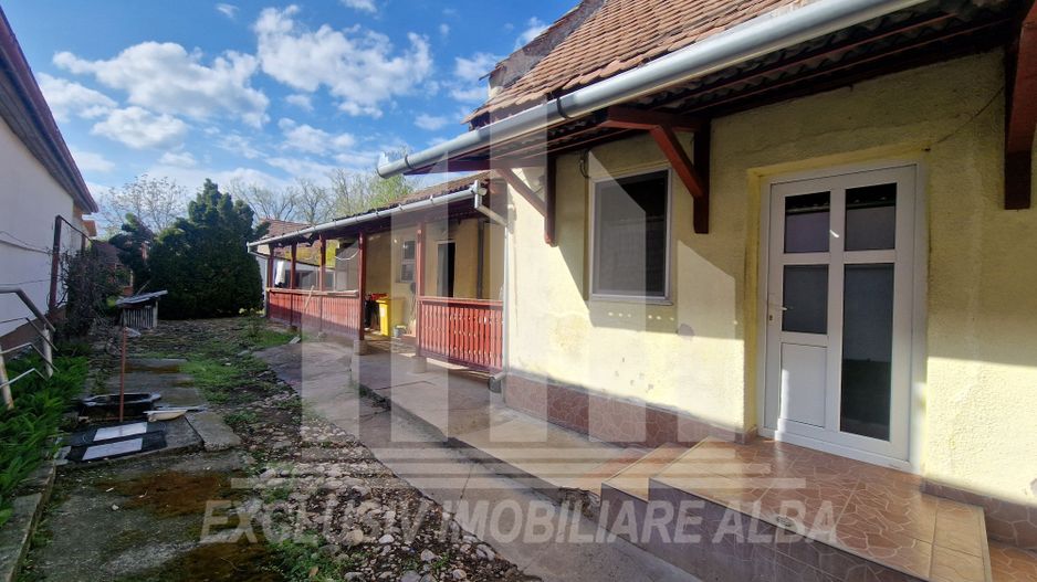 Casa de vanzare | 100 mp | 1048 mp teren | Ciugud - Poză 2