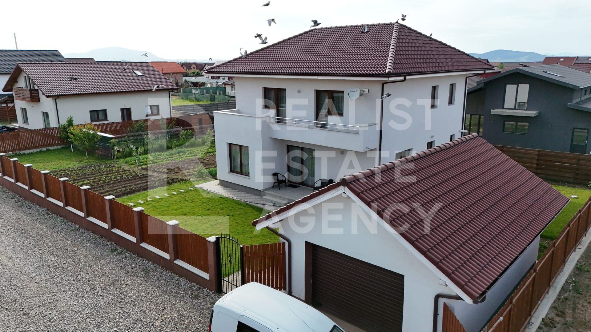 Casă de Vânzare în Tarlungeni, Cartier Izvor Brașov - Poză 3