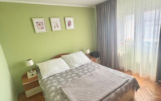 Apartament cu trei camere de vânzare, renovat complet, central - Poză 1