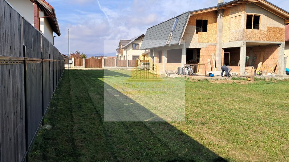 Casa moderna la rosu in Cristian - Poză 3