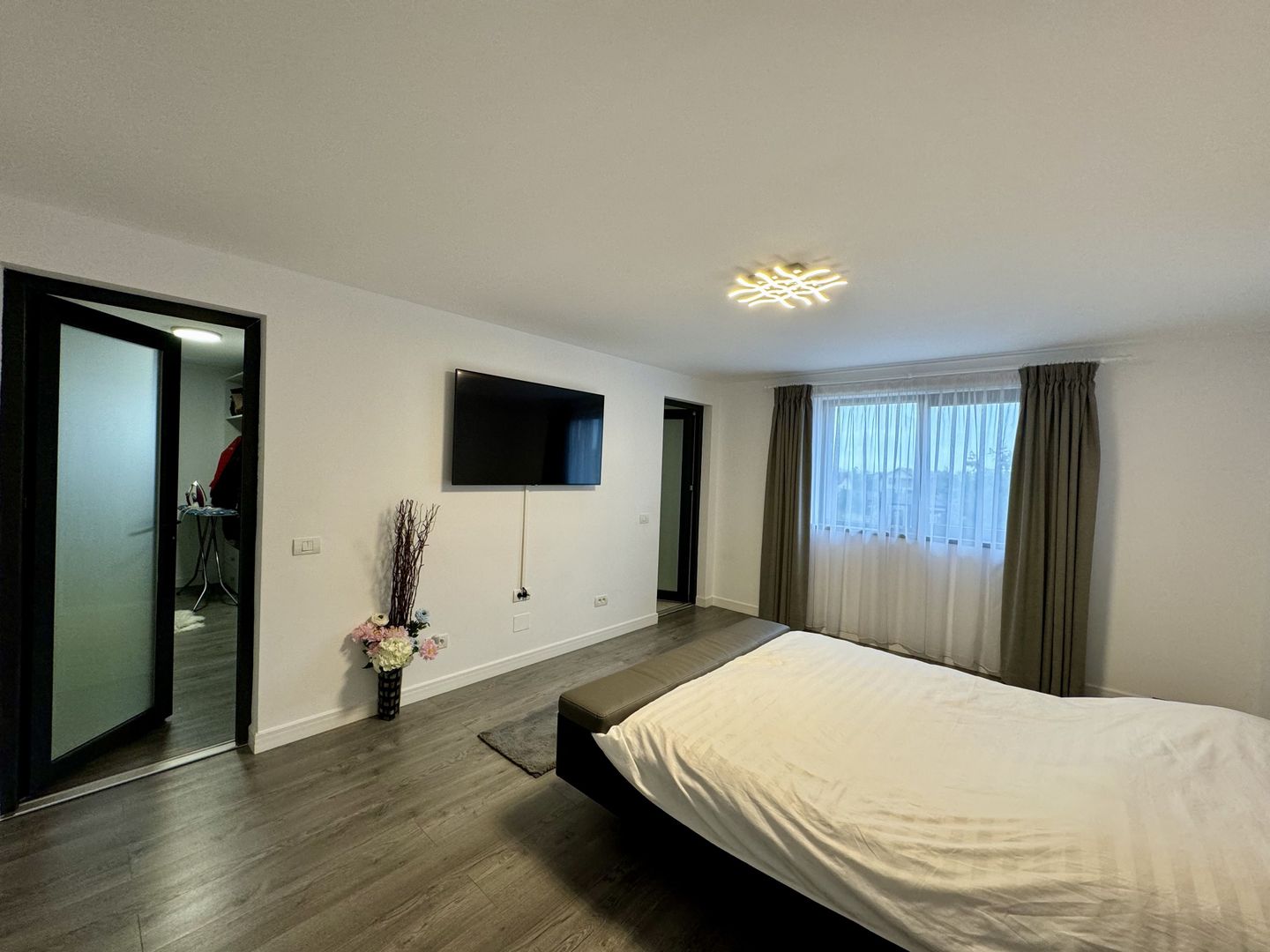 Casă Spațioasă de Vânzare în Ghimbav | Două Apartamente | Teren 579 mp - Poză 8