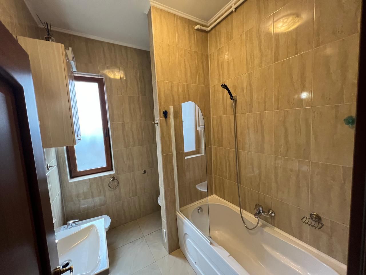 Apartament 3 camere, garaj si boxa - zona Centrala-Prefectura - Poză 32