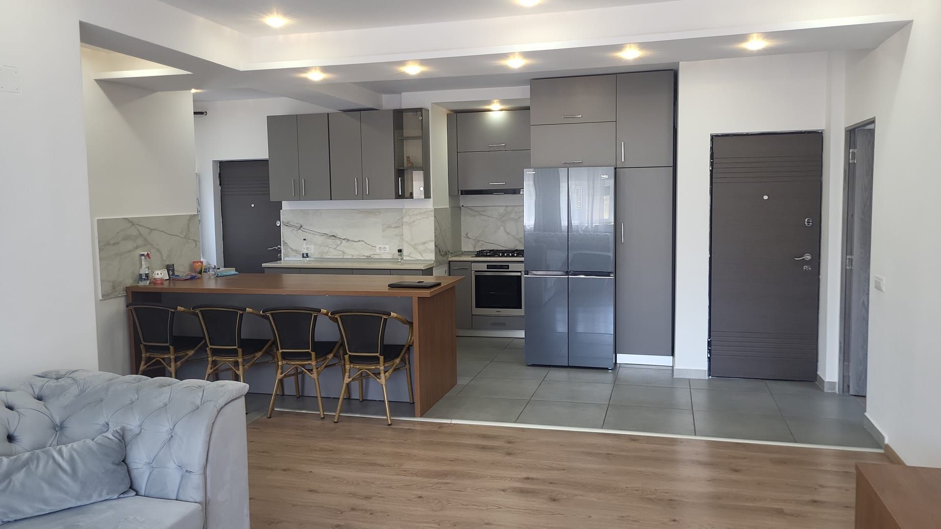 Apartament cu 4 camere  superb (100mp) - Poză 1