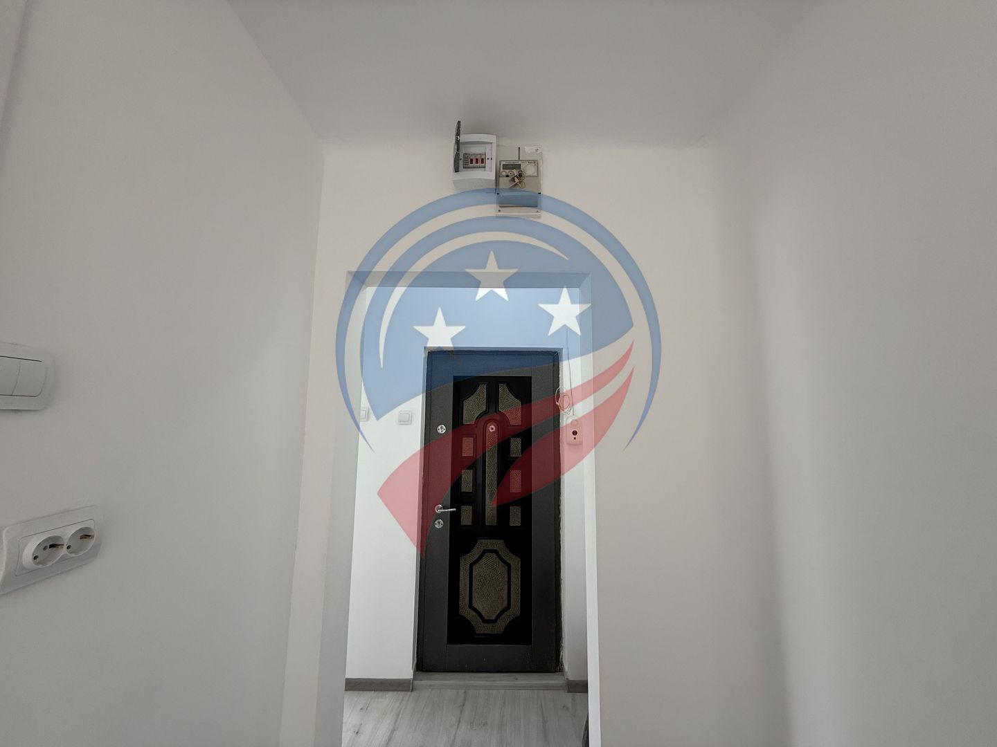 Apartament 2 camere decomandat Rovine Carrefour – bloc anvelopat, etaj 3/4 - Poză 3