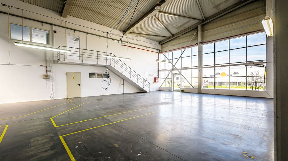 Hală industrială ideală pentru producție sau showroom în Arad 553mp - Poză 3
