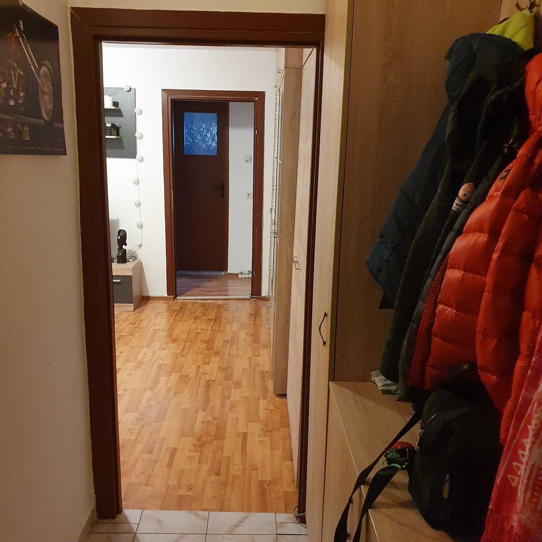 Apartament 2 camere semidecomandat 1/4 Craiovita Noua - Poză 3