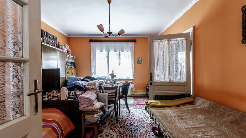 Ocazie Casa veche cu teren generos de 1095 mp in Parneava - Poză 6