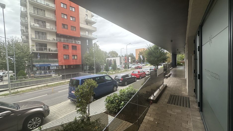 De vânzare Centru Medical Multifuncțional 196 mp zona Coresi - Poză 18