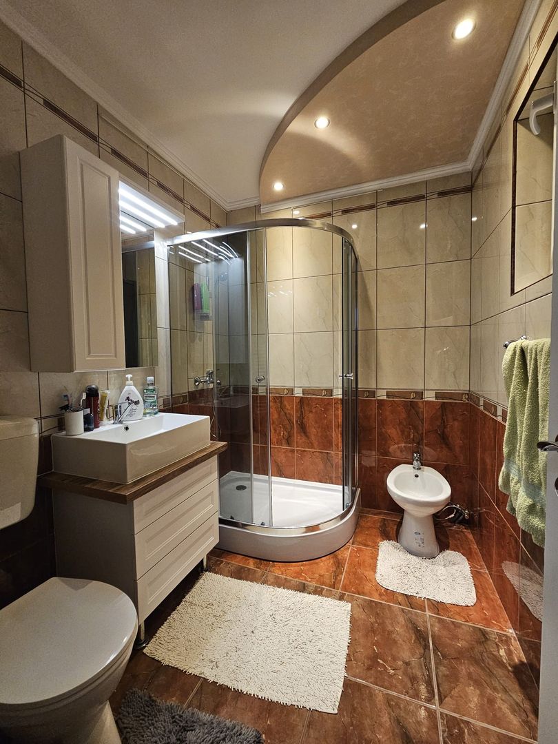 Vila  Oradea zona Iorga 420 mp ,teren 2000 ml - Poză 14