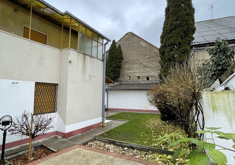 Casa de vanzare in zona centrala - Poză 6