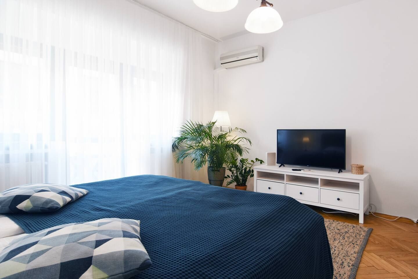 Studio superb (Garsonieră) Cismigiu, Blocul Florentin, centrală, balcon. - Poză 4