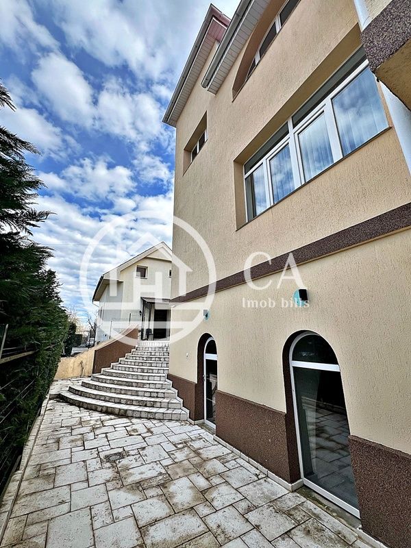 Casa de închiriat cu 11 camere în zona Gheorghe Doja, Oradea - Poză 19