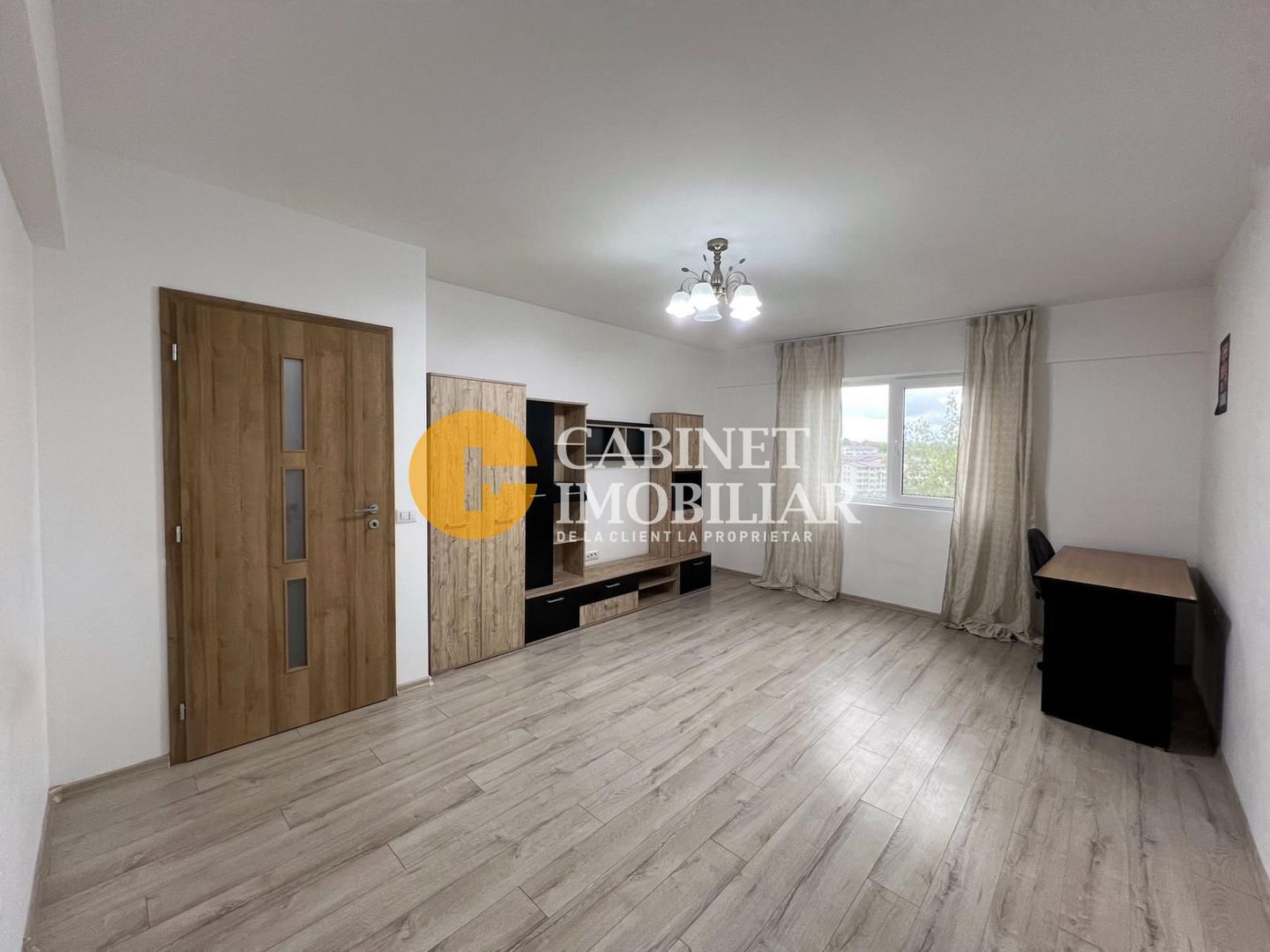 2 camere Decomandat - ETAJ 1 - Loc de parcare - mobilat - Poză 1