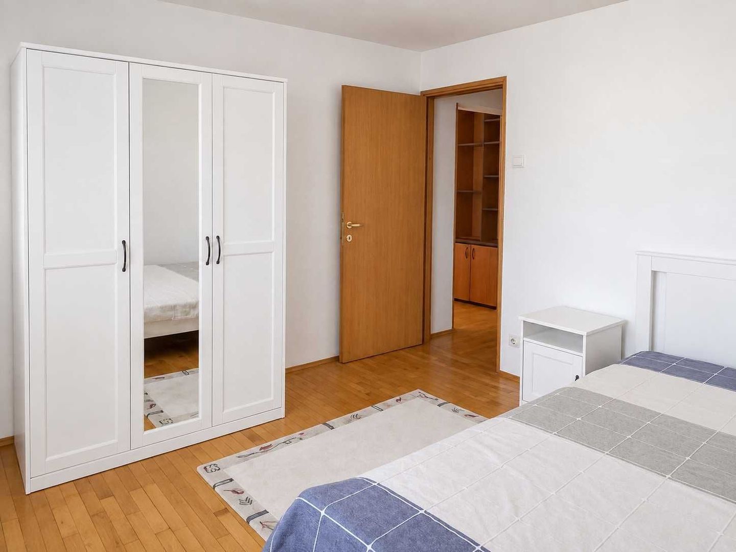Apartament Piata Lahovari // Romana - Poză 3