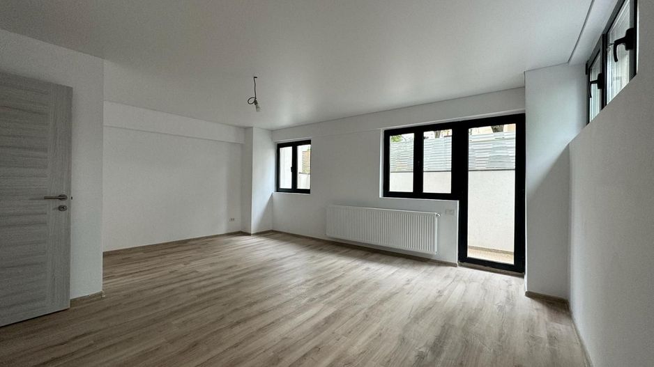 Garsonieră Luminoasa cu Balcon Spațios - Poză 2