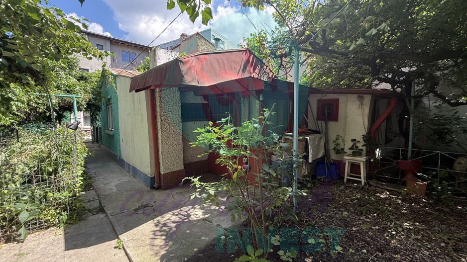 "Casa bunicii" pe un lot de teren de 307 mp - Poză 4