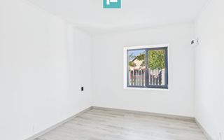 Casă cu 4 camere și teren de 738 mp - Șimand - Poză 10