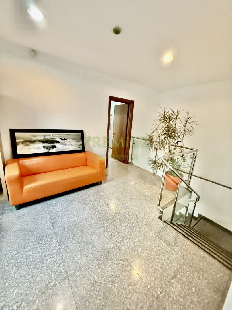 Casă de vânzare  pretabilă pentru clinica, cabinet medical, birouri - Poză 1