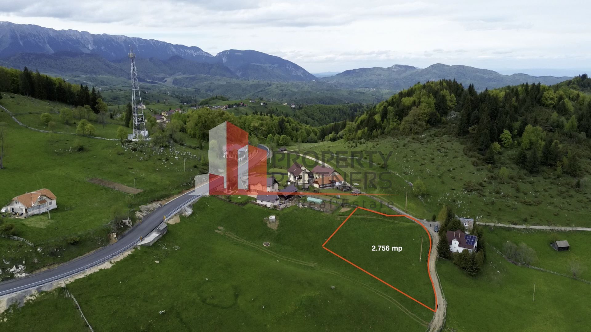 Teren Fundata cu vedere la muntii Bucegi - Poză 2