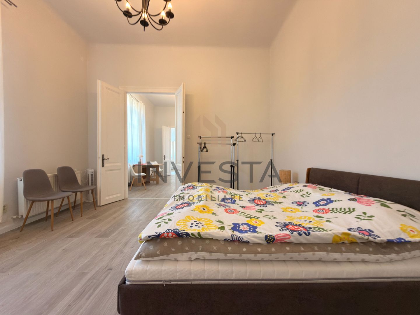 Apartament cu 3 camere si balcon, in Centru, langa Tribunal! - Poză 4