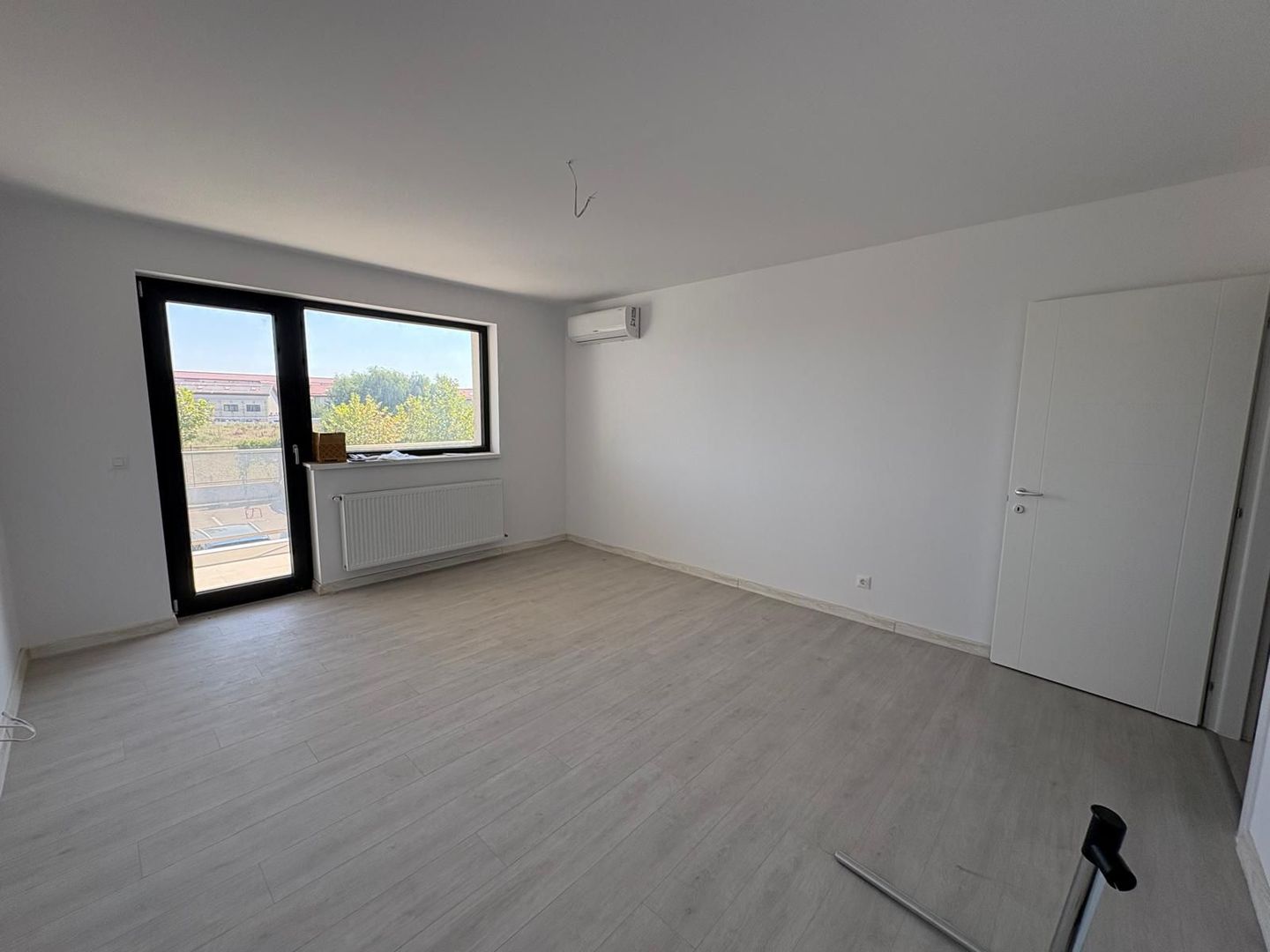 AP. 3 CAMERE- HILS SPLAI, PARCARE, BUCATARIE INCHISA, COMIS 0% - Poză 1