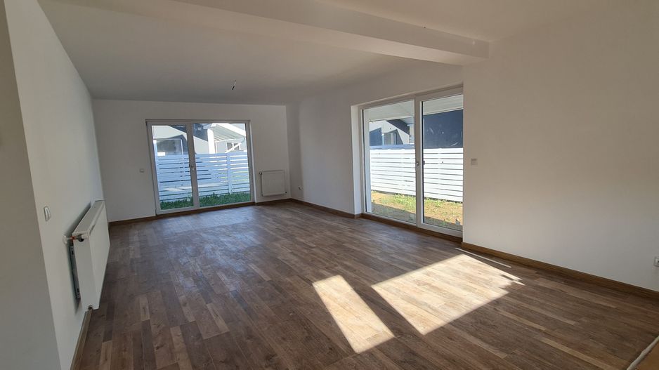 Casa finalizata si intabulata 3 camere Cartier Izvor Tarlungeni Brasov - Poză 1