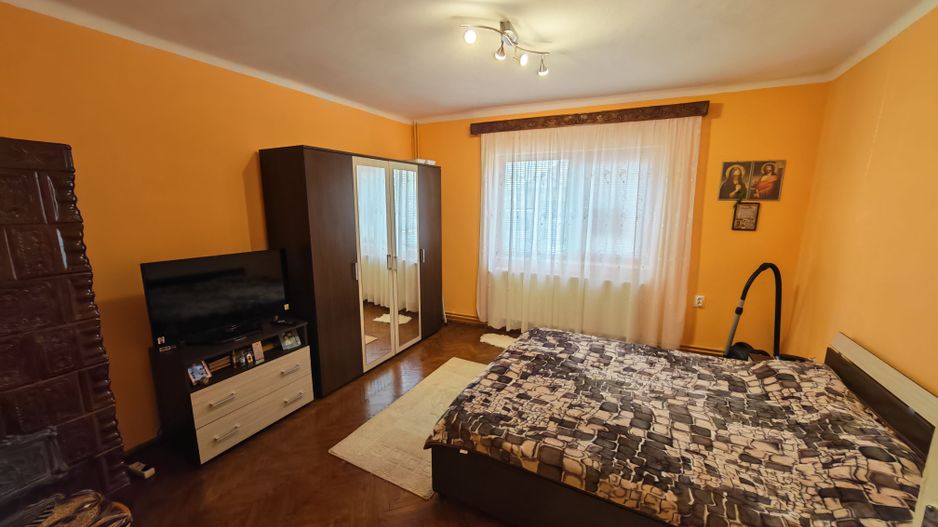 Casă cu teren generos Ghiroda vatra veche - Poză 3