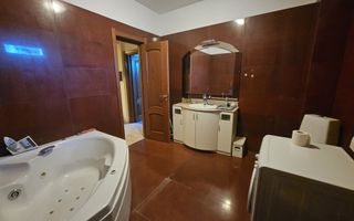 Casă Impresionantă de Vânzare Vitan ideal pentru Locuință sau Business - Poză 10