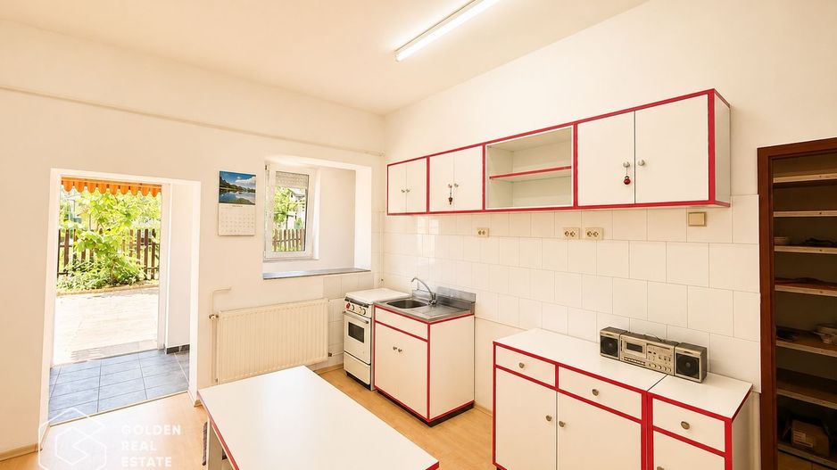 Casa cu teren 688 mp, 2 corpuri de cladire, Parneava - Poză 1