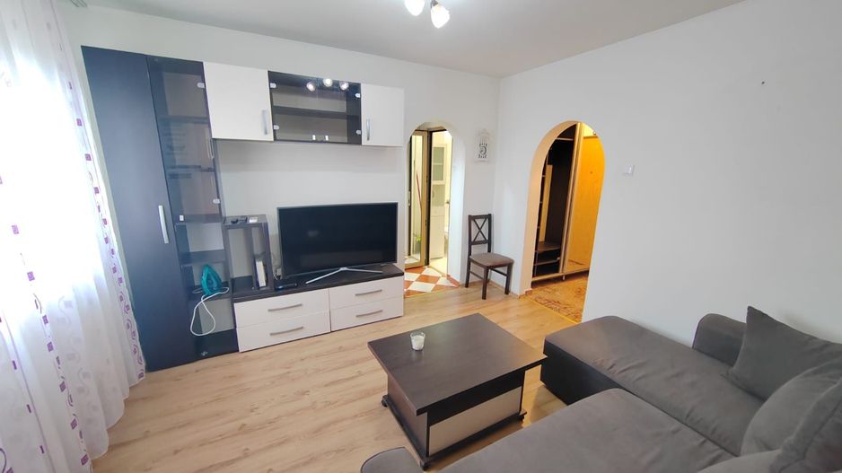 Titan Metrou 1 Decembrie - Poză 1