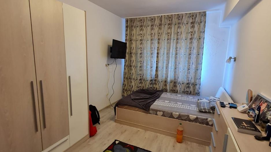 Vila spatioasa cu 7 apartamente/pretabil investiție - Poză 1