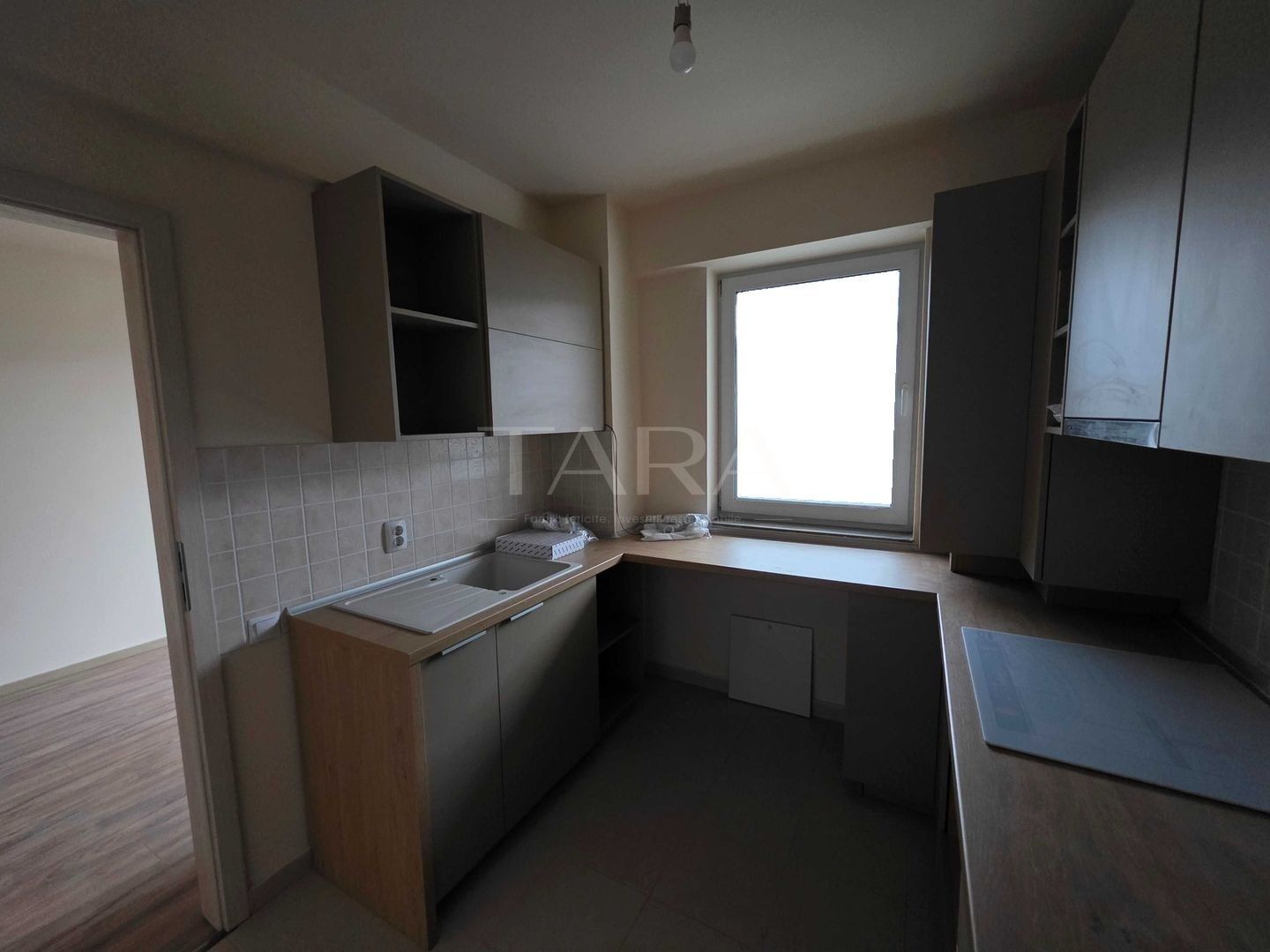 Apartament în zona Între Lacuri - Poză 3