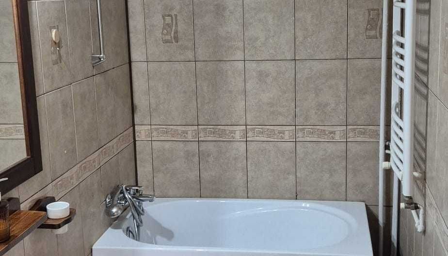 Închiriez garsonieră modernă, Piata Muncii, spațioasă, boiler, AC - Poză 5