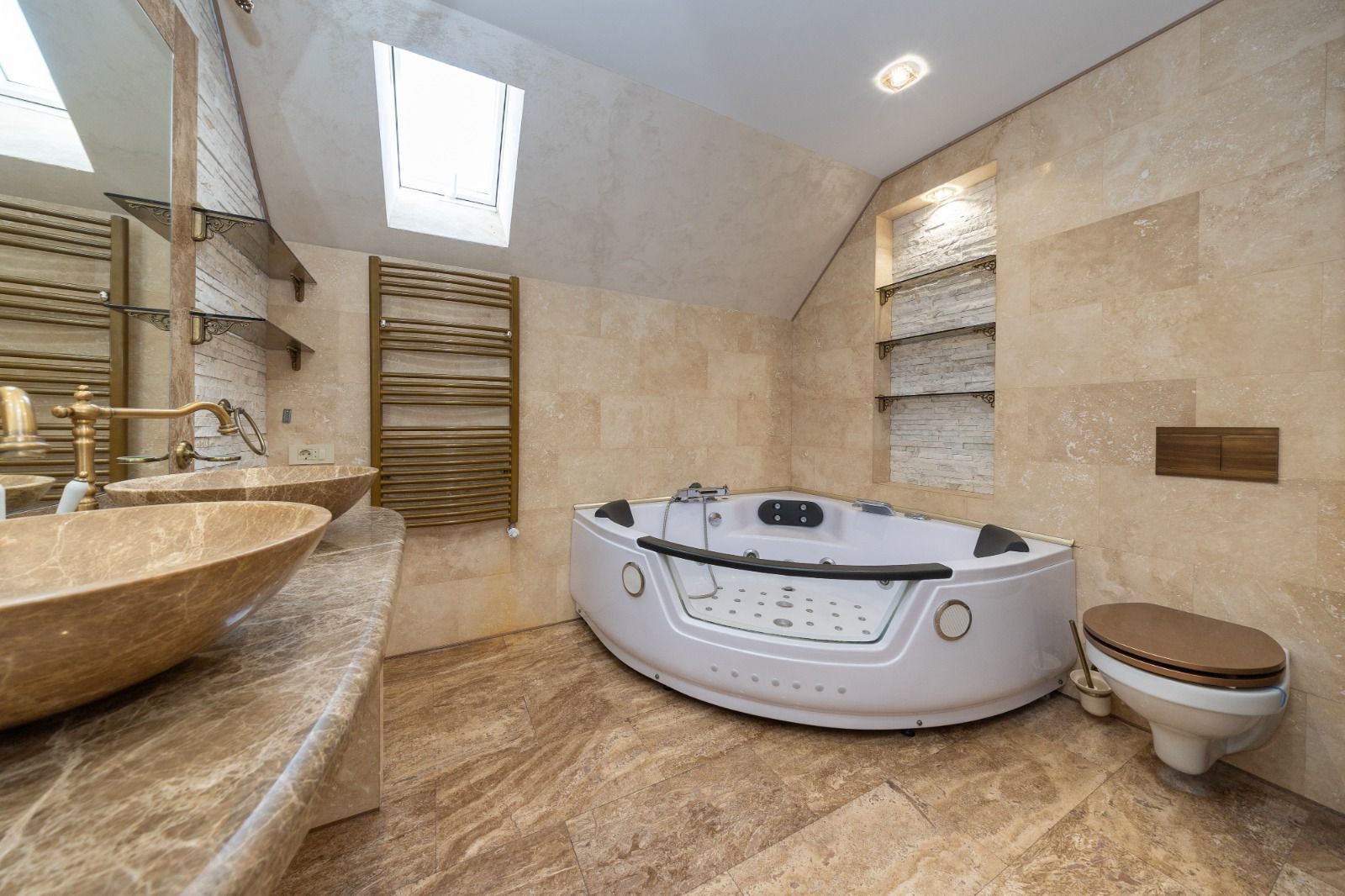 Casa 6 dormitoare+4 bai -1500 mp teren-Sacele - Poză 23