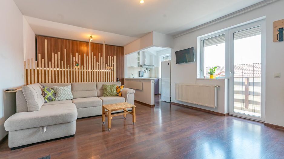 Apartament 2 camere mobilat si loc de parcare in Tractorul - Poză 1