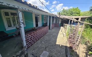Ansamblu rezidențial cu două case și teren de 1,4 hectare, Bohotin - Poză 4