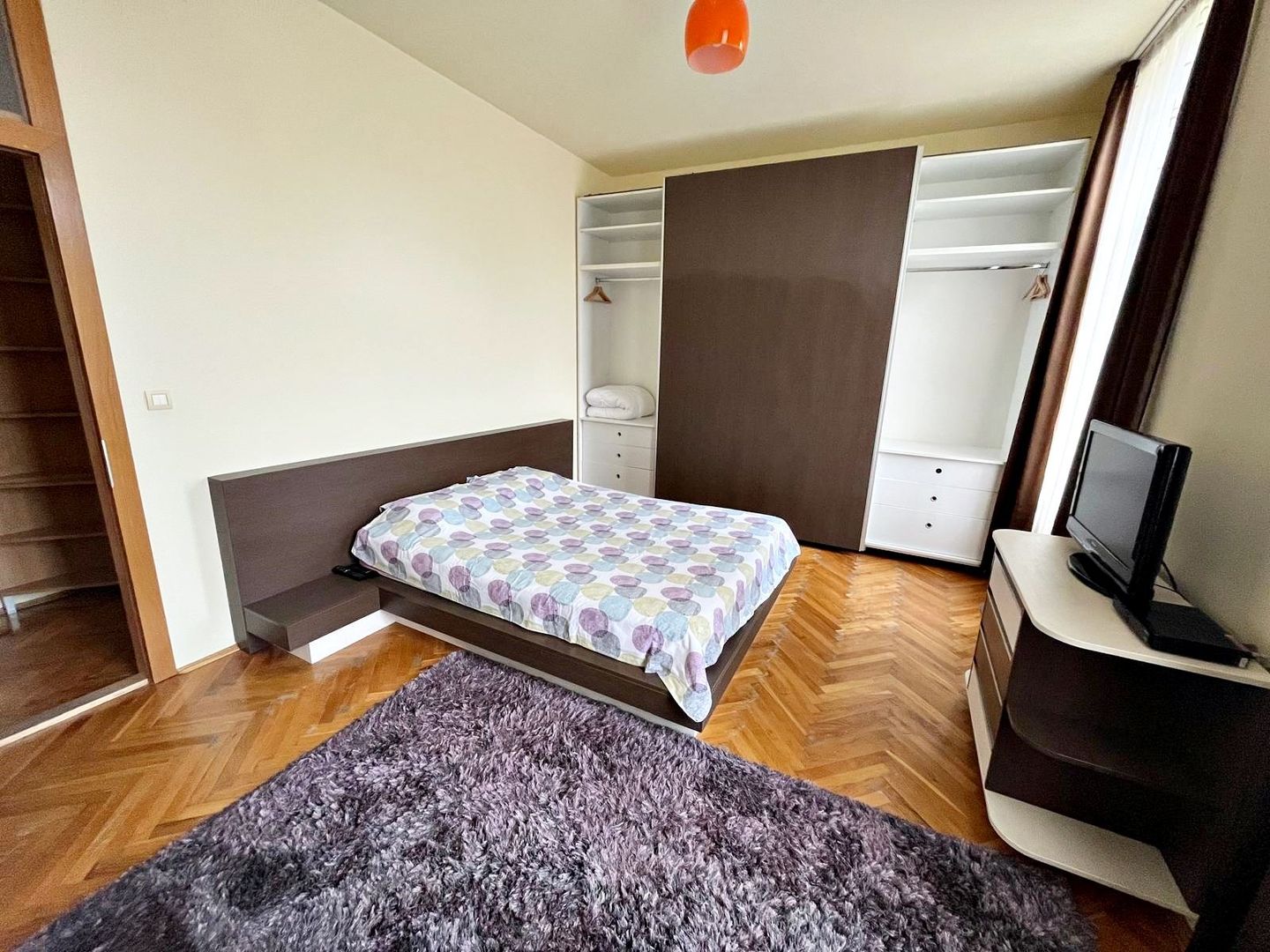Zona Piața Unirii-Poarta Schei apartament spațios, mobilat complet - Poză 8